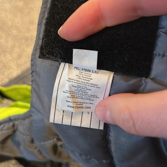 RC Pets Skyline Reversible Puffer Dog Vest - Picture 8 of 9